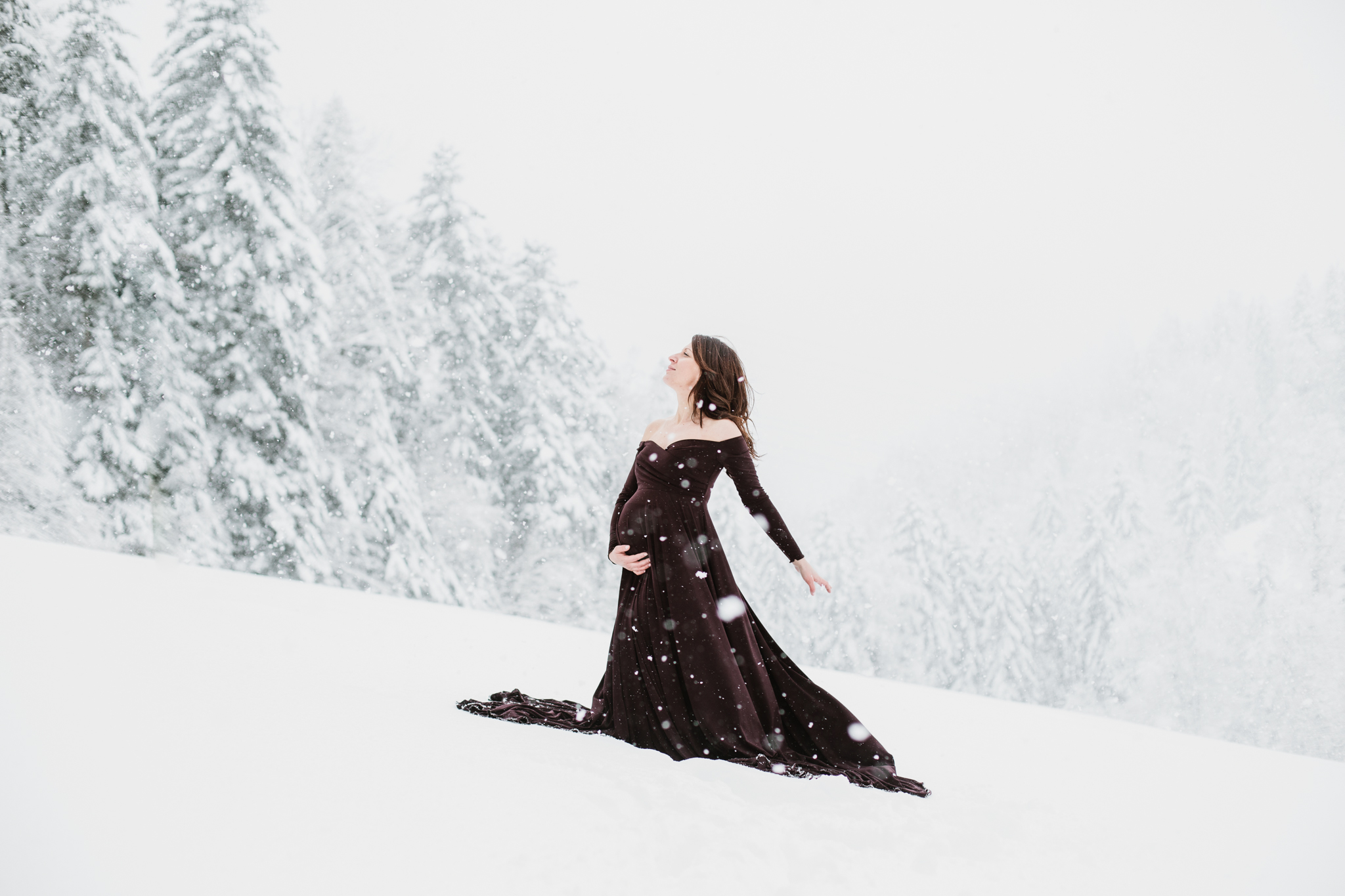 photographe de maternité grossesse neige suisse